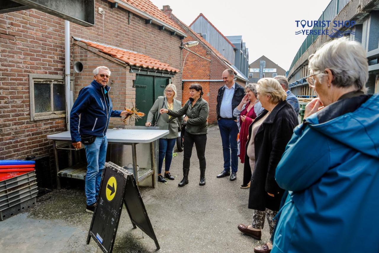Prachtig Gelegen Vrijstaand Landhuis Hansweert Exteriér fotografie